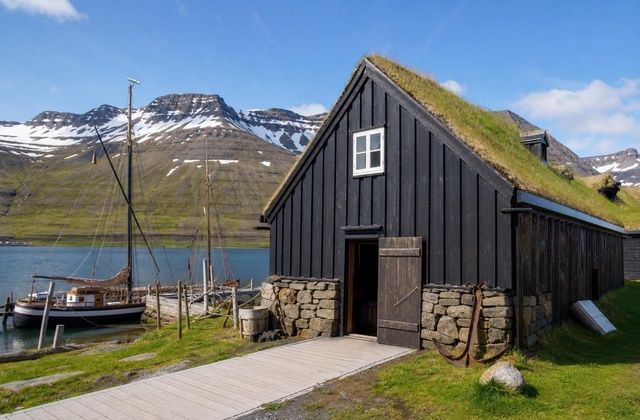 Em Ísafjörður