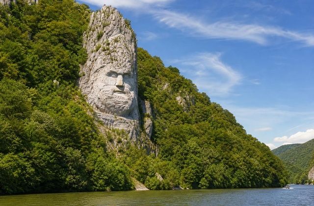 Estátua de Decébalo