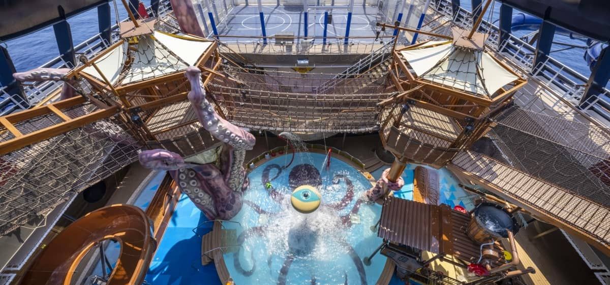 4- PIRATES COVE AQUAPARK <br> ÁREA AQUÁTICA PARA MIÚDOS E GRAÚDOS