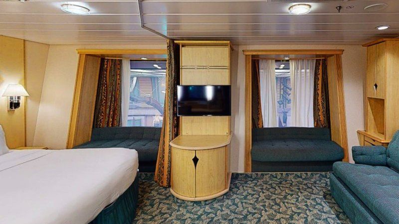 Cabine interna espaçosa com vista para o Royal Promenade