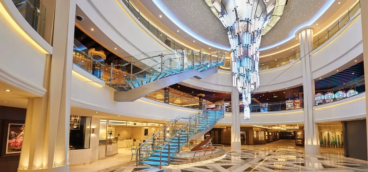 5- 678 OCEAN PLACE<br> RESTAURANTES, BARES E AMBIENTE 24 HORAS POR DIA