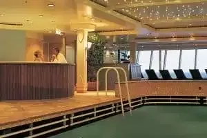 Piscina para natação em pistas