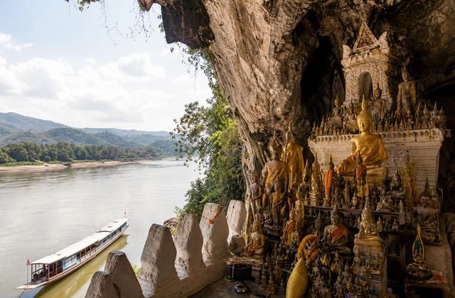 Às grutas de Pak Ou