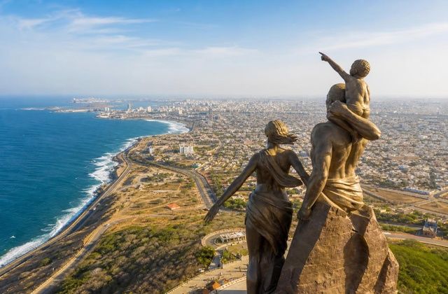 A partir do Monumento do Renascimento Africano