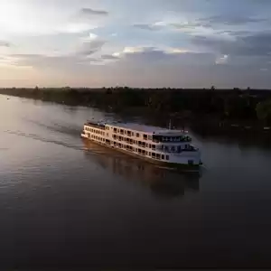 A quem se destina a empresa RIVAGES DU MONDE