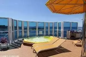 Piscinas com hidromassagem, massagem, academia