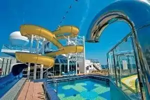 Piscina com Toboágua