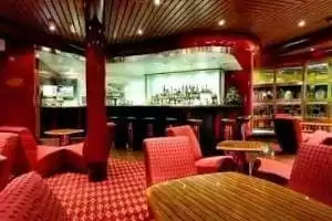 10 Bares, sendo uma charutaria