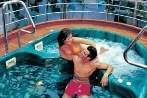 Espaço bem-estar de 1300 m² com salas de esportes e bem-estar, sauna seca e a vapor