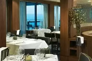 Bleu Océan par Geoffrey Zakarian - Restaurant de fruits de mer et de poissons (également en front de mer)