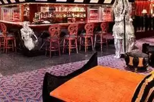 Bliss Ultra salon et boîte de nuits