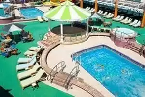 Waikiki piscina exterior