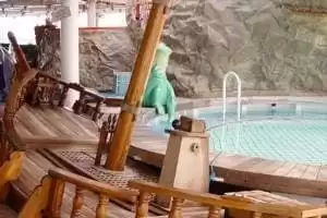 Piscine pour enfants Adventure Beach avec toboggan