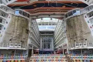 Deux murs d'escalade de 13 m de haut 