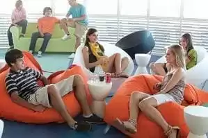 Área de diversão exclusiva para adolescentes. 