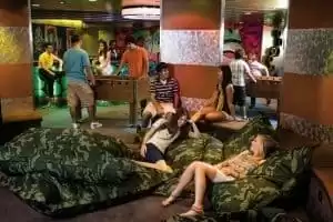 Salons et discothèques pour les adolescents