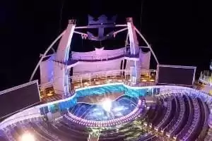 Spectacles à l'AquaTheater et spectacles sur glace gratuits