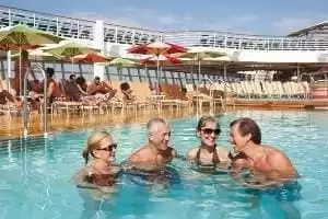 4 piscines avec solarium, exclusivement pour les adultes