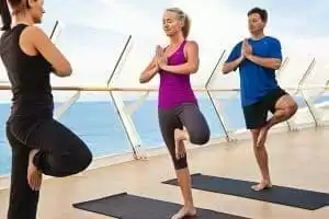 Gymnase de dernière génération, avec cours de yoga, aérobic et kick-boxing