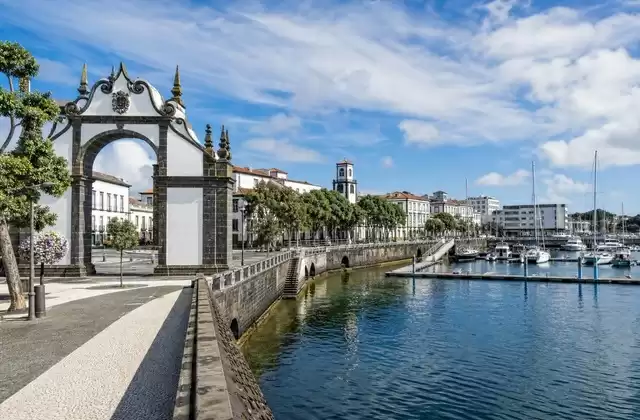 Em Ponta Delgada