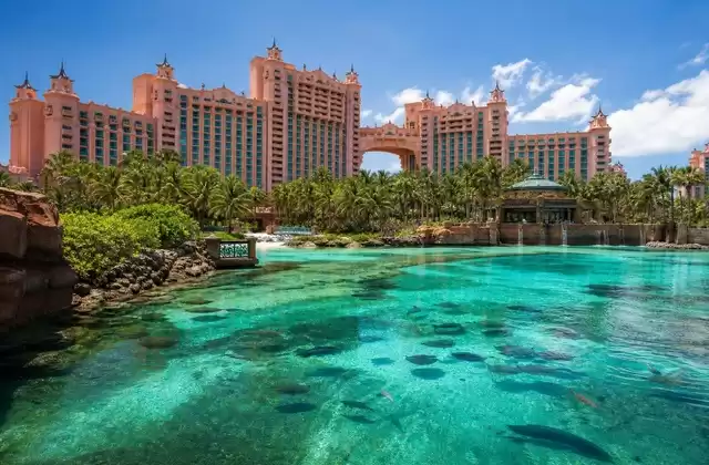 Em Nassau