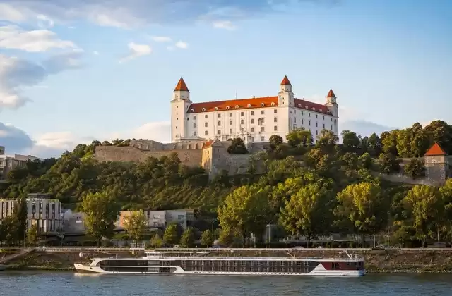 Em Bratislava