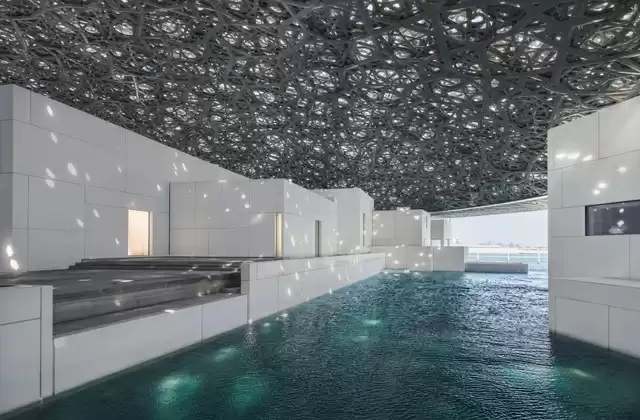 Em Abu Dhabi