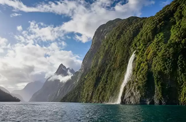 Em Milford Sound