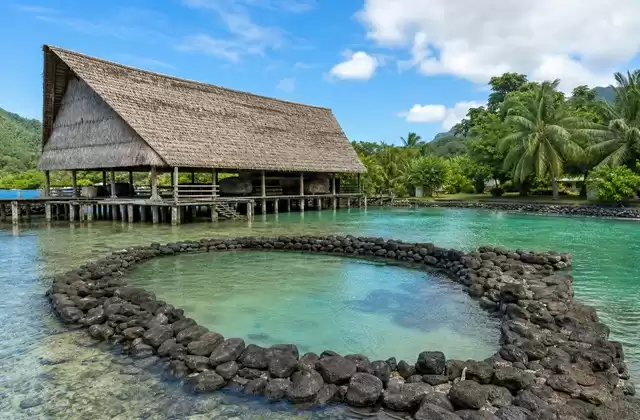 Em Huahine
