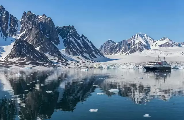 Navegação no Magdalenefjord