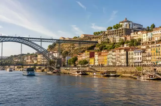 A chegada ao Porto pelo rio
