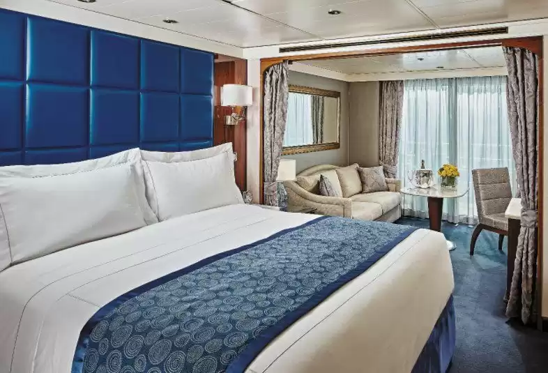 Deluxe Veranda Suite