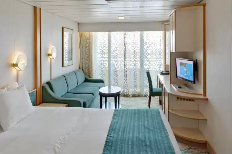 Cabine espaçosa com vista para o mar e varanda